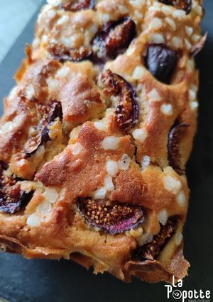 Une photo de Cake figues, citron vert et mascarpone