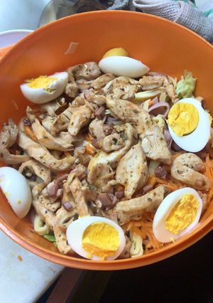 Una foto de Ensalada de pollo