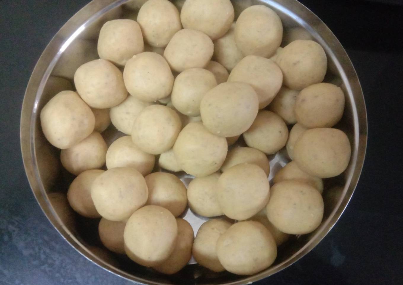 Besan laddu