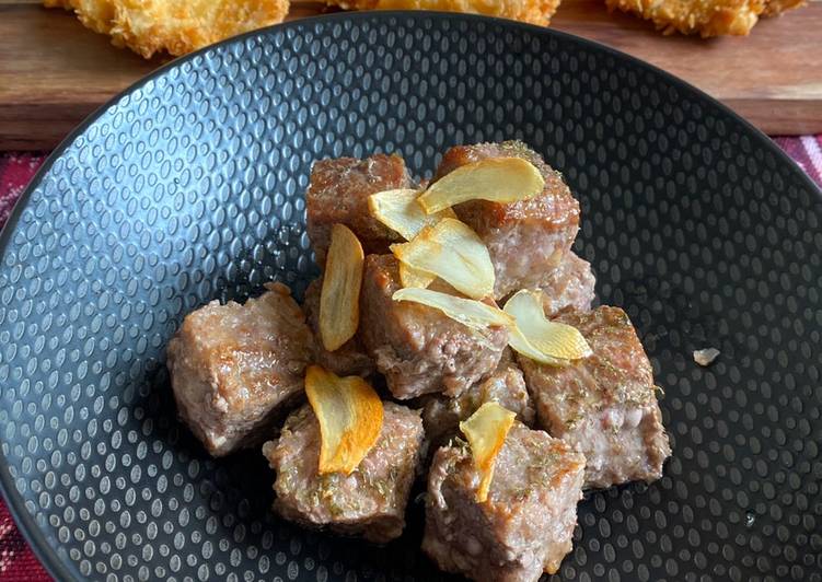 Garlic butter saikoro beef