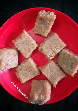नारियल की बर्फी (nariyal ki barfi recipe in hindi) रेसिपी मुख्य फोटो