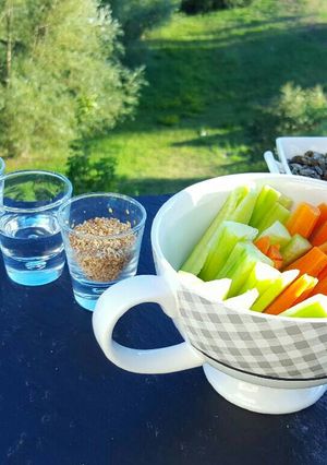 Une photo de Dips de légumes pavot- sésame et graines de courge grillées