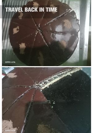 صورة لوصفة كيكة الطبقات بصوص الشوكولاتة منزلية