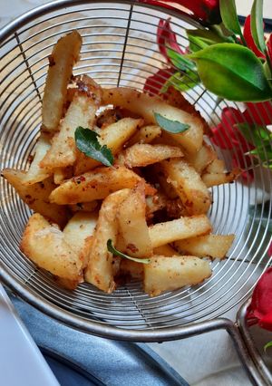 A picture of Potatoes fries.