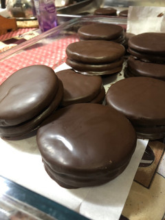 Una foto de Alfajores