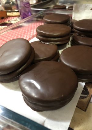 Una foto de Alfajores
