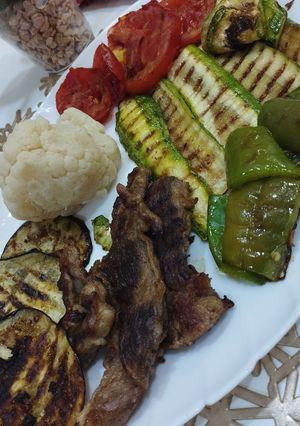صورة لوصفة لحم 🥩مشوي مع الخضار🥦🍅