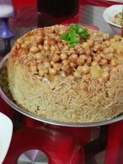 صورة لوصفة مقلوبة زهرة على اللحمة 🍛🍛