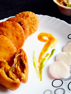 प्याज की खस्ता कचौड़ी (Pyaz ki khasta kachori recipe in hindi) रेसिपी मुख्य फोटो