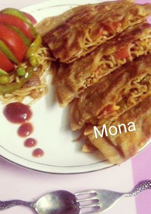 चाऊमीन चाइनीस पराठा (Chowmein chinese paratha recipe in Hindi) रेसिपी मुख्य फोटो