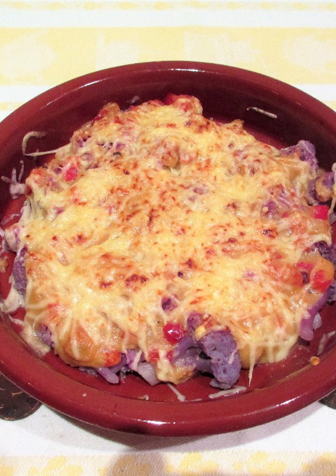 Una foto de Coliflor morado con bechamel gratinado al horno