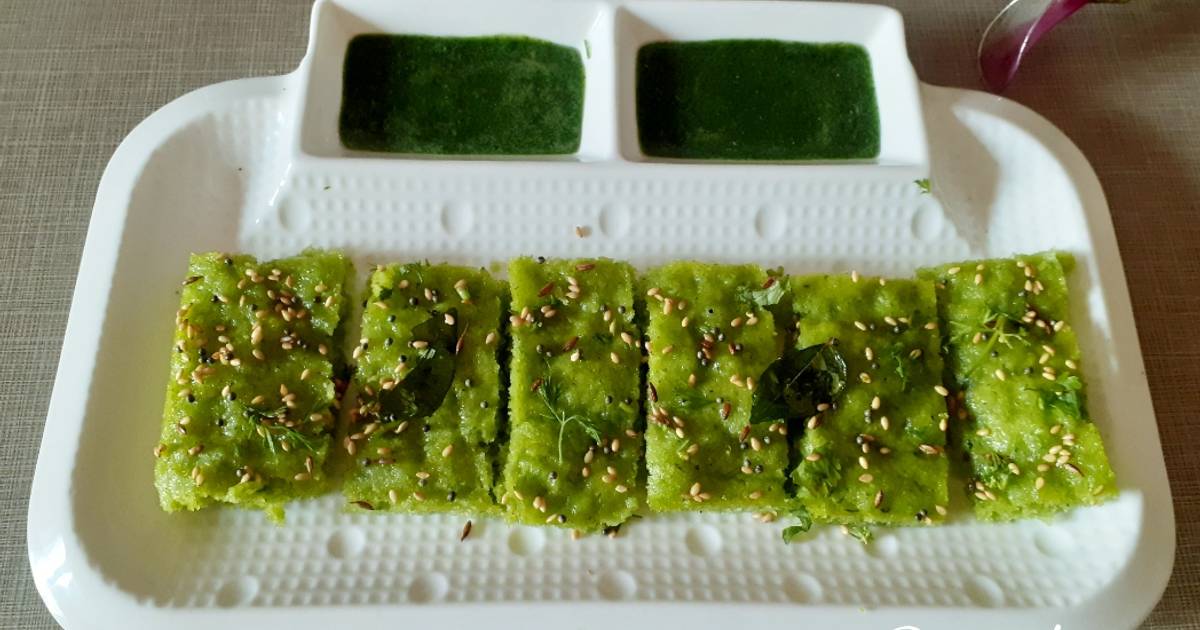 Emerald Methi Palak Dhokla Recipe