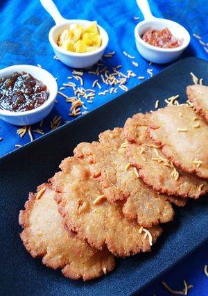 आलू भुजिया पूरी रेसिपी मुख्य फोटो