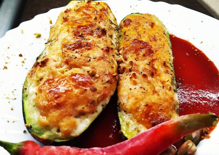 Zucchine ripiene di scamorza mortadella granella di pistacchio