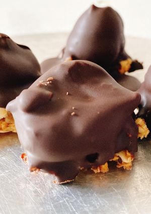 Una foto de Conitos de dulce de leche y chocolate
