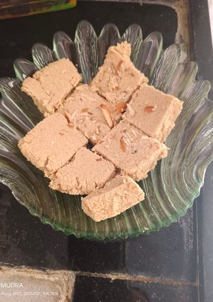 ફરાળી સુખડી (Farali Sukhdi Recipe In Gujarati) રેસીપી મુખ્ય ફોટો