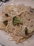 Bandeja de spaghetti con brócoli