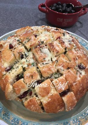 A picture of Gruyere Pull-Apart Bread.
