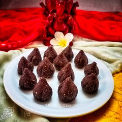 A picture of Chocolate  Peanut Modak.