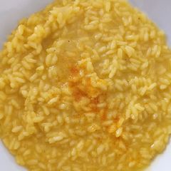 A picture of Risotto alla Milanese.