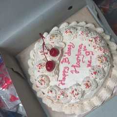 A picture of Buttercream tart/ kue/ bolu ulang tahun (buttercream holland).