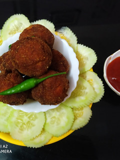 A picture of Prawn balls.