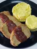 Lomo de cerdo con salsa de carne y vino tinto y pastelera