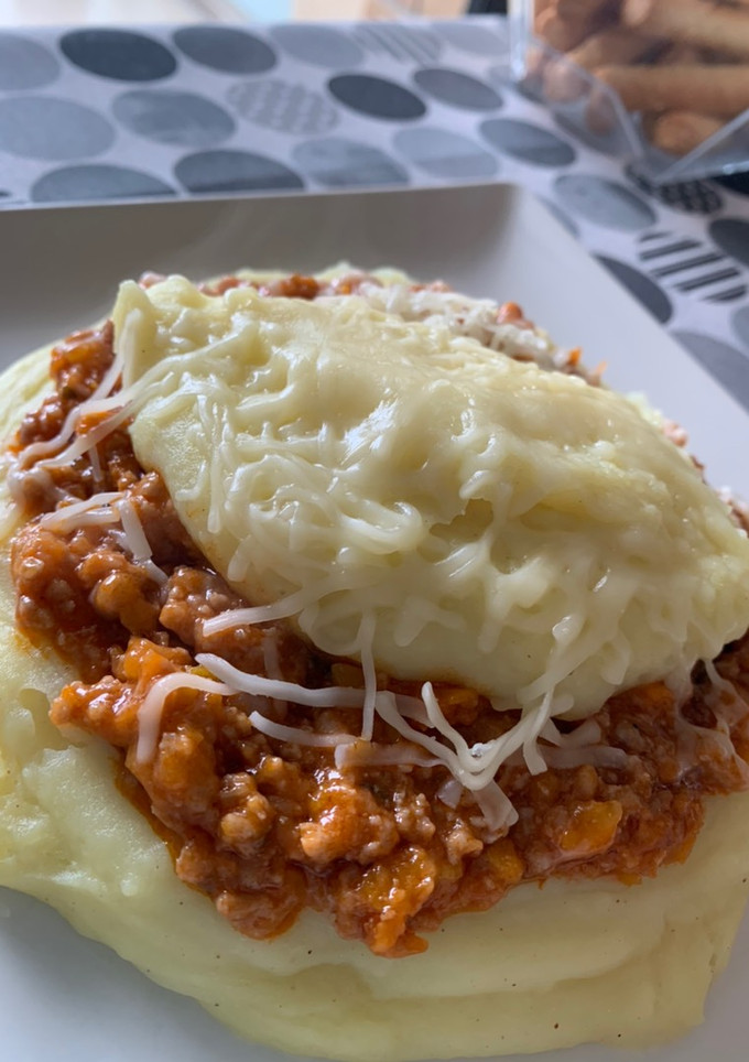 Una foto de Timbal de puré y boloñesa😋