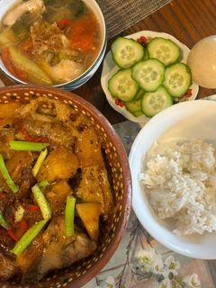 Hình của món Canh chua, cá bông lau kho tộ.