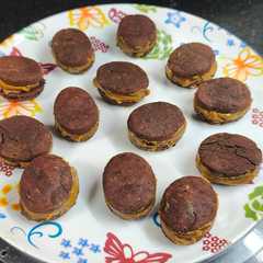A picture of Alfajorcitos de cacao saludables.