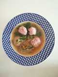 Sopa de verduras con albóndigas