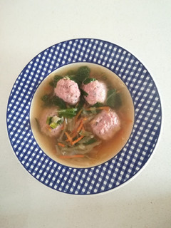 Una foto de Sopa de verduras con albóndigas