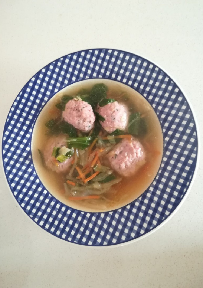 Una foto de Sopa de verduras con albóndigas