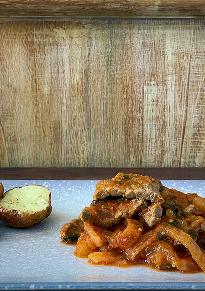 Una foto de Tiras de ternera con tomate