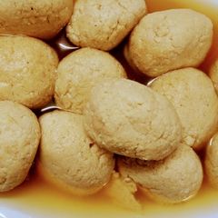 Bengali Sweet Nolen Gurer (jaggery) Rossogullah A picture of Bengali Sweet Nolen Gurer (jaggery) Rossogullah.
