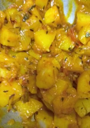 A picture of Onion potatto curry.