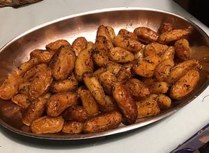 Une photo de Pommes grenaille rôties à la graisse de canard et herbes du maquis