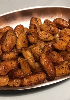 Une photo de Pommes grenaille rôties à la graisse de canard et herbes du maquis