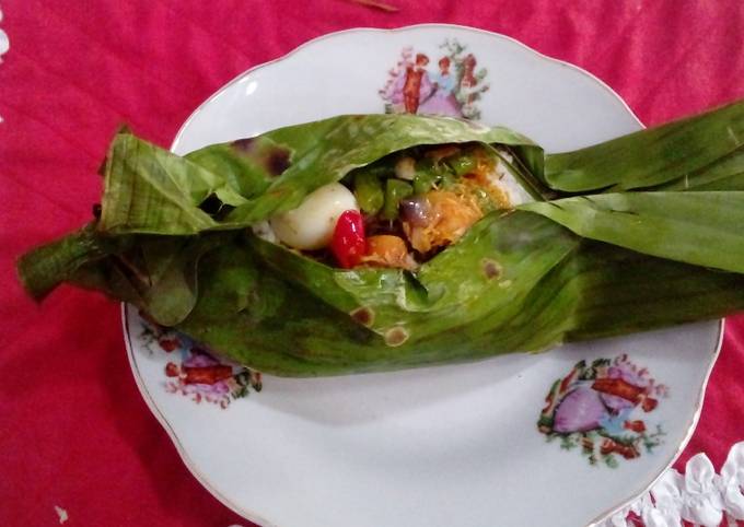 Grilled rice in banana leaves #Asia food