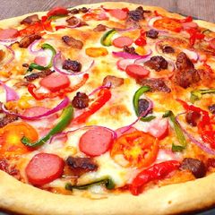 Spicy barbecue pizza A picture of Spicy barbecue pizza.