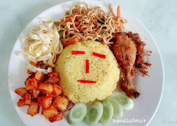 Resep Nasi Kuning simple magicom & pelengkapnya👍 oleh 
