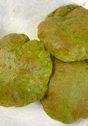 पंजाबी स्टाइल पालक पूरी (punjabi style palak puri recipe in Hindi) रेसिपी मुख्य फोटो
