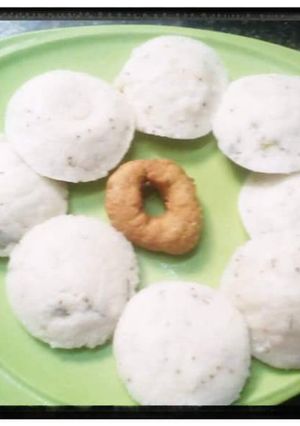 A picture of Rava idli.