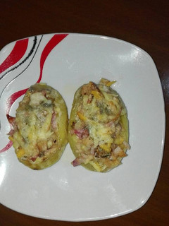 Una foto de Patatas rellena estilo pizza con alioli en la olla GM g