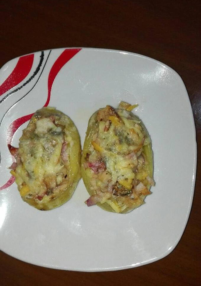 Una foto de Patatas rellena estilo pizza con alioli en la olla GM g
