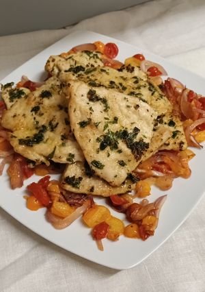 Foto di Scaloppine di tacchino al basilicocon pomodorini