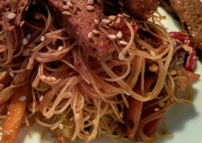 CHOW Mein con Carne y Vegetales...! Receta de ?Zandry ABRADELO?- Cookpad