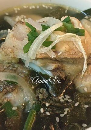 Hình của món Canh rong biển nấu xương heo.