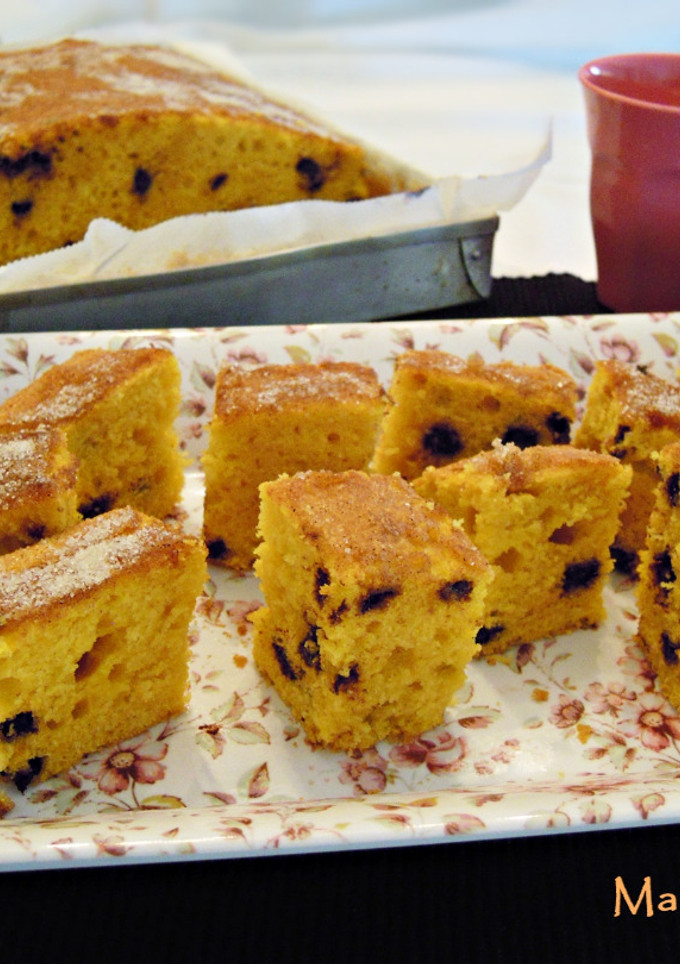 Una foto de Coca de calabaza y chocolate con costra