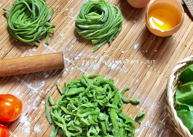 Homemade spinach noodles 🍲